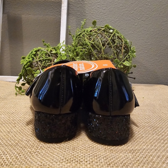 Wonder Nation Black Classic Dress Heels, Toddler Girl's, size 8 - Picture 4 of 7